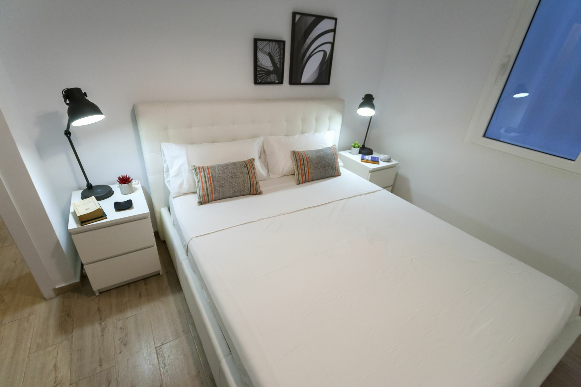 Dobo Rooms Ronda De Segovia Madrid Exterior photo