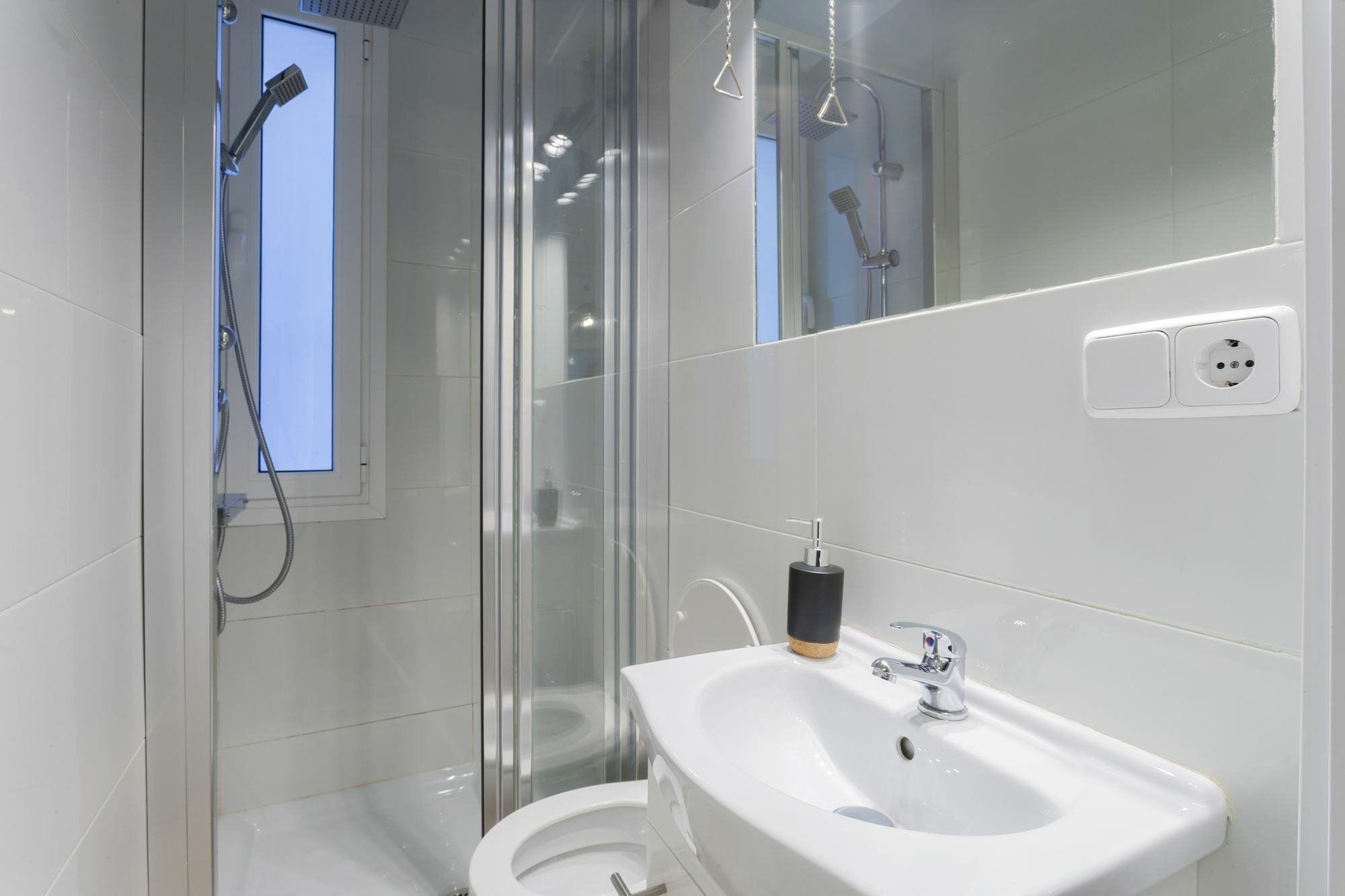 Dobo Rooms Ronda De Segovia Madrid Exterior photo